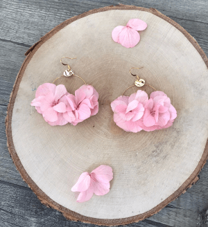 Bijoux en fleurs séchées en Provence