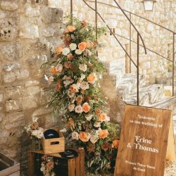 DÉTAIL — ACCUEIL  
Fleurs de saison & élégance chaleureuse